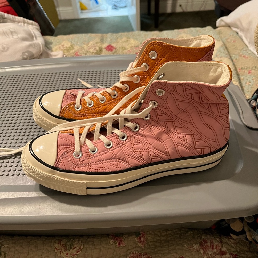 Barely worn. Quilted fabric. Super cute and hard to find!